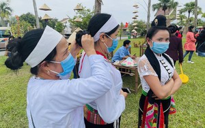 22 dân tộc thiểu số trình diễn trang phục truyền thống chào mừng Ngày Di sản Văn hóa Việt Nam
