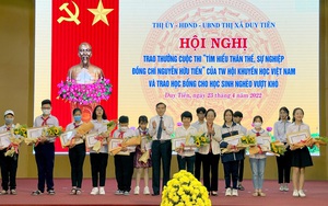 Trao thưởng cuộc thi "Tìm hiểu thân thế, sự nghiệp đồng chí Nguyễn Hữu Tiến" tại Hà Nam