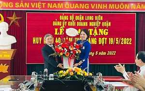 Trao Huy hiệu 80 năm tuổi Đảng tặng đồng chí Lê Quang Thành (100 tuổi) - Ảnh 5.