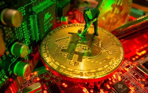 Ngày 28/6: Bitcoin rớt thảm, vàng chấp chới, giá dầu tăng vọt