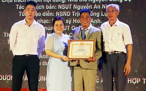 Hà Tĩnh: Gia đình cựu chiến binh ủng hộ Quỹ Khuyến học Hồng Lam 100 triệu đồng