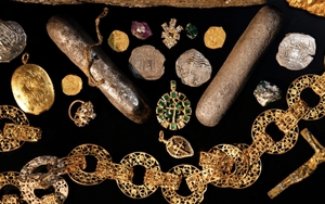 Phát hiện kho báu đầy tiền vàng, đá quý từ con tàu đắm hơn 3 thế kỷ trước