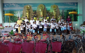 Hội Khuyến học Thừa Thiên Huế: Tặng 50 xe đạp và 100 suất quà cho học sinh Phú Lộc
