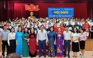 Nam Định: Trao thưởng học bổng Hoàng Ngân năm 2022