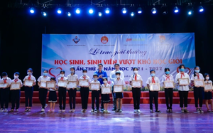 Hội Khuyến học Đà Nẵng trao thưởng hơn 200 triệu đồng cho học sinh, sinh viên vượt khó, học giỏi