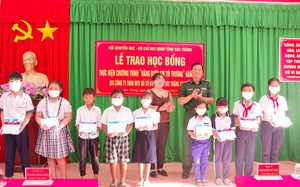 Hội Khuyến học Sóc Trăng trao tặng 200 triệu đồng học bổng cho học sinh nghèo