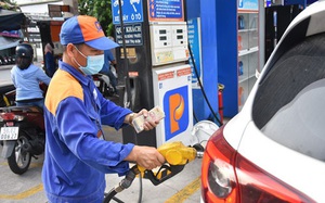 Giá dầu thô lao dốc, giá xăng liệu có tiếp tục giảm sốc?