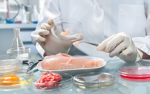 C&ocirc;ng an Đồng Nai khởi tố 2 bị can để điều tra tội vi phạm quy định về an to&agrave;n thực phẩm - Ảnh 3.