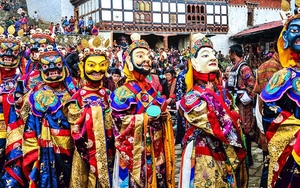Du Xuân tại &quot;Vương quốc trên mây&quot; Bhutan, trải nghiệm các lễ hội sôi động, rực rỡ, kỳ lạ