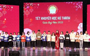 Nguyên Phó Thủ tướng Trương Hòa Bình trao học bổng tiếp sức đến trường cho sinh viên nghèo vượt khó   - Ảnh 8.