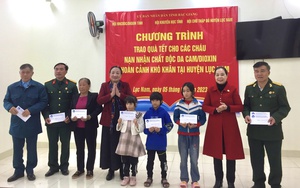 Bắc Giang: Trao quà Tết tặng 50 học sinh là con em nạn nhân chất độc màu da cam