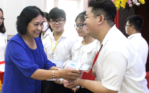 GS.TS Nguyễn Thị Doan, Chủ tịch Hội Khuyến học Việt Nam làm việc với Trường Đại học Trà bong da truc tiep ngoai hang anh - Ảnh 10.