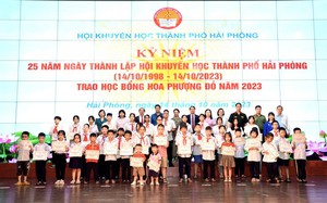 Học sinh vượt khó, hiếu học của thành phố Hải Phòng được nhận 384 triệu đồng học bổng Hoa Phượng Đỏ