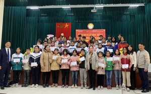 Nam Định: Trao 50 suất học bổng 