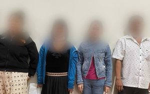 Bộ đội Bi&ecirc;n ph&ograve;ng bắt 2 đối tượng mua b&aacute;n người, giải cứu nạn nh&acirc;n dưới 16 tuổi ở L&agrave;o Cai  - Ảnh 5.