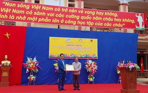 Trao học bổng "Quỹ Vạn dặm thương yêu" tại Văn Chấn, Yên Bái
