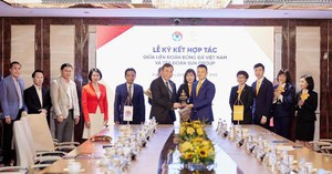 Sáng 23/2 tại Hà Nội, Tập đoàn Sun Group và Liên đoàn Bóng đá Việt Nam (VFF) đã ký hợp tác đồng hành cùng phát triển bóng đá Việt Nam, giai đoạn từ 01/02/2023 đến ngày 31/01/2026.