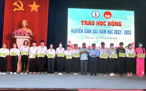 Đồng Tháp: Trao 254 triệu đồng học bổng Nguyễn Sinh Sắc tặng sinh viên vượt khó, hiếu học
