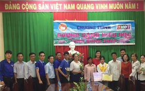 Đồng Tháp: Trao học bổng Gương sáng hiếu học tặng sinh viên Lê Thị Hồng Hạnh