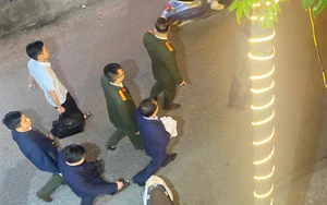 Tr&ugrave;m "h&uacute;t c&aacute;t" tại v&ugrave;ng biển Quảng Ninh bị khởi tố, bắt tạm giam - Ảnh 4.