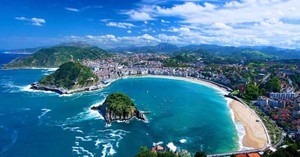 San Sebastián là một thành phố du lịch nổi tiếng ở Tây Ban Nha, thuộc vùng Xứ Basque với ngôn ngữ và văn hóa riêng biệt. Thành phố nằm trên bờ biển Đại Tây Dương, được bao quanh bởi những ngọn núi và vịnh đẹp như tranh vẽ.