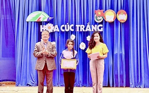 Lâm Đồng: Trao 145 triệu đồng học bổng tặng nhân vật Hoa Cúc trắng tháng 4 - học sinh K' Tuyền