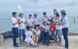 Tổ quốc giữa tr&ugrave;ng dương - Ảnh 15.