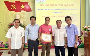 Đồng Tháp: Trao "Kỷ niệm chương vì sự nghiệp khuyến học" tặng Bác sĩ Nguyễn Phi Hùng