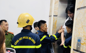 Giải cứu 2 nạn nh&acirc;n mắc kẹt trong cabin xe tải lật tr&ecirc;n quốc lộ 279 ở L&agrave;o Cai - Ảnh 8.