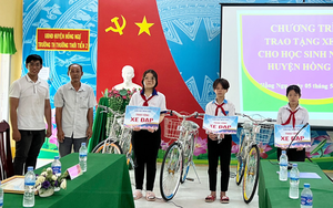 Đồng Tháp: Trao 20 xe đạp và hơn 1.000 quyển vở tặng học sinh vượt khó học giỏi