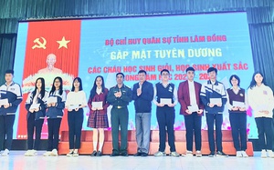 Khen thưởng 158 học sinh là con chiến sĩ của Bộ chỉ huy quân sự tỉnh Lâm Đồng học tập tốt