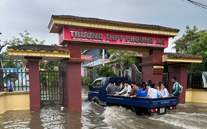 Thí sinh Phú Thọ được công an 'hộ tống' vào phòng thi bằng xe chuyên dụng