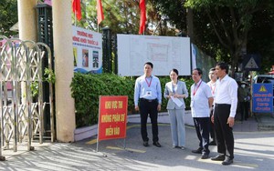 Bộ trưởng Bộ Giáo dục và Đào tạo kiểm tra công tác tổ chức thi tốt nghiệp tại Quảng Ninh