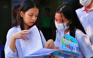 Nguyên nhân Hà Nội liên tục hạ điểm chuẩn tuyển sinh lớp 10 những năm gần đây