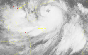 Bão số 1 đang tiếp tục mạnh thêm, ảnh hưởng đến ven biển và đất liền Bắc Bộ, gây mưa lớn kéo dài
