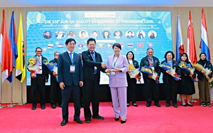 Thầy Hiệu trưởng 91 tuổi tặng sổ tiết kiệm 1 tỉ đồng học bổng cho sinh vi&ecirc;n - Ảnh 3.