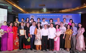 Trao giải cuộc thi Tìm hiểu 75 năm xây dựng và phát triển Liên hiệp các Hội Văn học nghệ thuật Việt Nam