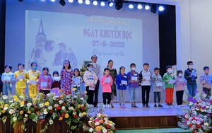 Lâm Đồng: Trao 200 triệu đồng học bổng tặng học sinh, sinh viên hoàn cảnh khó khăn