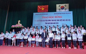 Nam Định: Trao 175 suất học bổng của Hội Doanh nghiệp Hàn Quốc tặng học sinh vượt khó, hiếu học