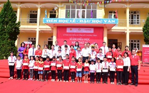 Tuyên Quang: 1,3 tỉ đồng học bổng "Vì em hiếu học" trao tặng học sinh vượt khó năm học 2023-2024