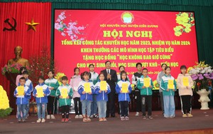 Trao học bổng “Học không bao giờ cùng" cho học sinh vượt khó - hiếu học tại Thái Bình - Ảnh 12.