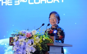 Nguyên Phó Thủ tướng Trương Hòa Bình trao lich truyen hinh truc tiep bong da tiếp sức đến trường cho sinh viên nghèo vượt khó   - Ảnh 5.