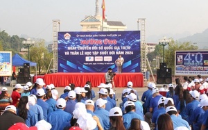 Trao học bổng Tô Hiệu cho học sinh vượt khó học tốt tỉnh Sơn La - Ảnh 13.