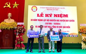 Nguyên Phó Thủ tướng Trương Hòa Bình trao học bổng tiếp sức đến trường cho sinh viên nghèo vượt khó   - Ảnh 4.