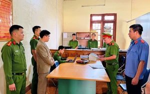 Lào Cai: Bắt tạm giam lãnh đạo Công ty cổ phần đường sắt Yên Lào và Công ty cổ phần đường sắt Vĩnh Phú   - Ảnh 3.