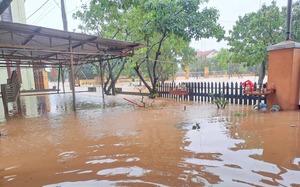 Lào Cai cho học sinh xã Tả Van nghỉ học tránh lũ quét, sạt lở đất - Ảnh 9.