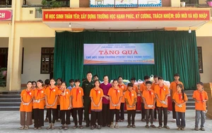 Trao tặng 15 tấn gạo cho người dân vùng cao Lào Cai bị thiệt hai do bão số 10- Ảnh 9.