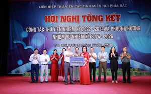 Thư viện Lào Cai trưng bày 250 sách, tư liệu về Bác Hồ, Cách mạng tháng Tám và Quốc khánh 2/9 - Ảnh 12.