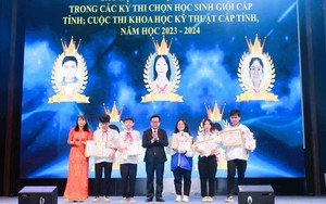 Giáo dục Quảng Ninh chuyển mình trong kỷ nguyên mới: Bài 3 - Tháo gỡ khó khăn, vượt qua thách thức - Ảnh 10.