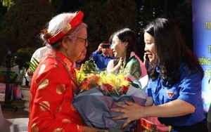 Đảng, Nh&agrave; nước tặng qu&agrave; nh&acirc;n dịp ch&agrave;o mừng Đại hội Đảng XIV v&agrave; Tết Nguy&ecirc;n đ&aacute;n B&iacute;nh Ngọ 2026 - Ảnh 5.